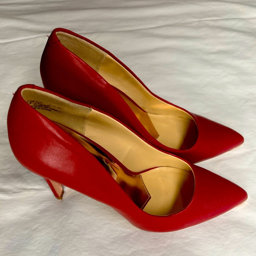 Jenn Ardor dark red pumps